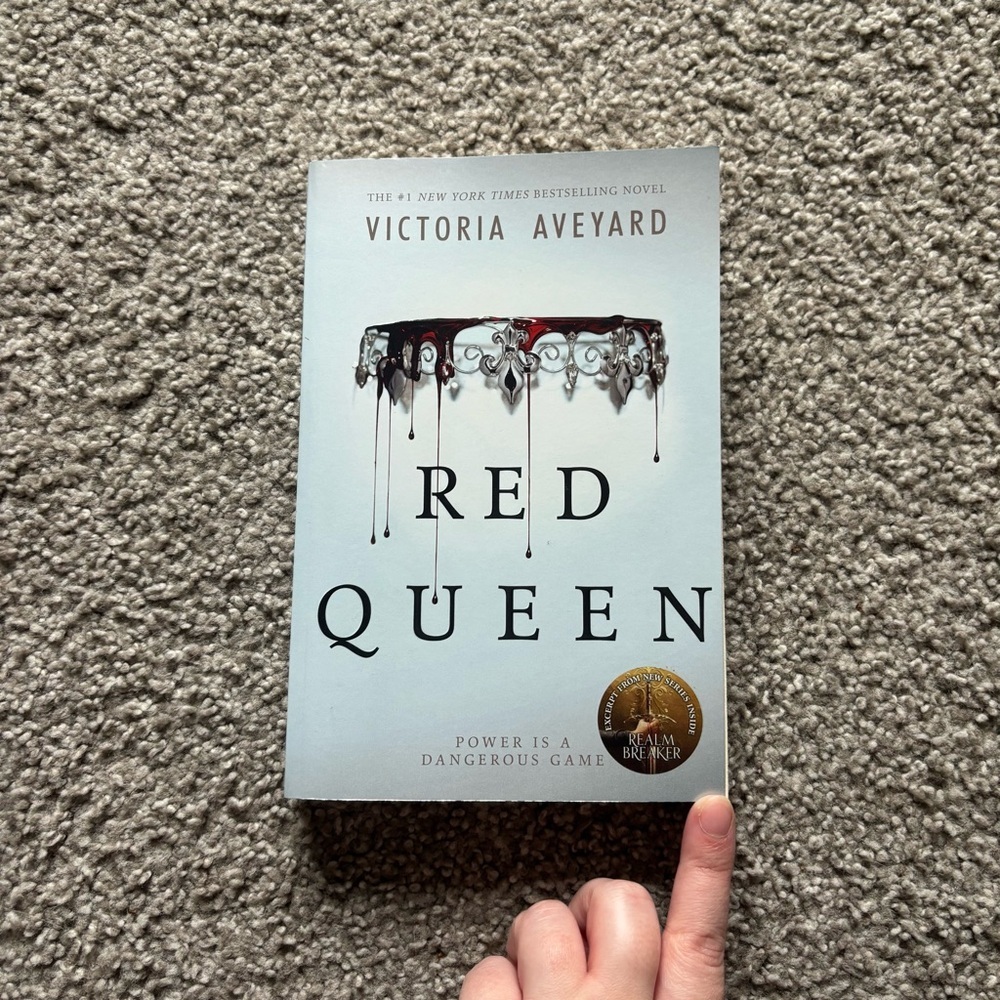 Red Queen Victoria Aveyard Paperback NYT Bestseller